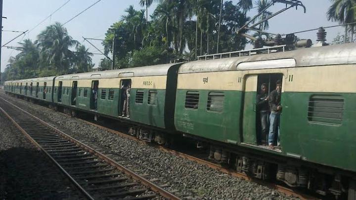 নরসিংদীতে ট্রেনে কাটা পড়ে প্রাণ গেলো দুজনের 